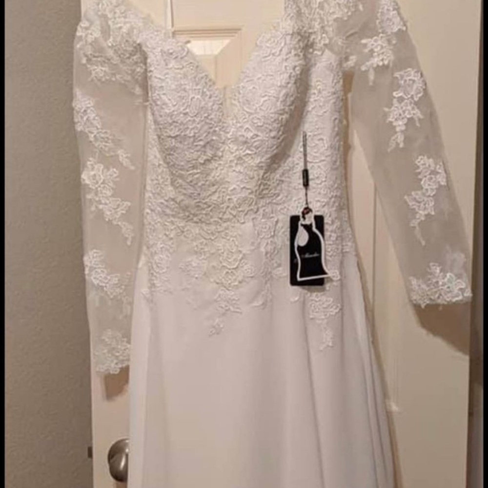 Wedding dress - Picture 2 of 4